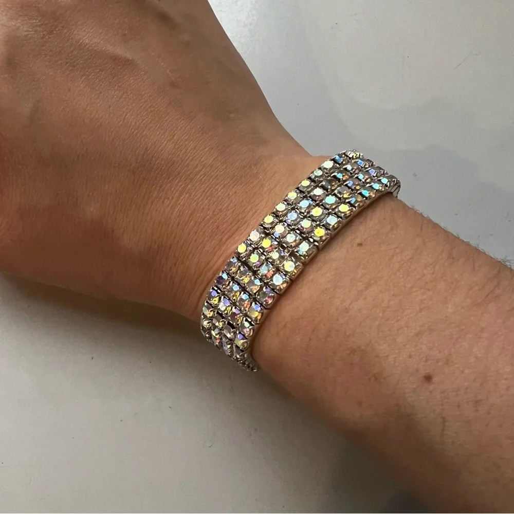 ✨Sleek & lux pave diamond Girls’ stretch bracelet